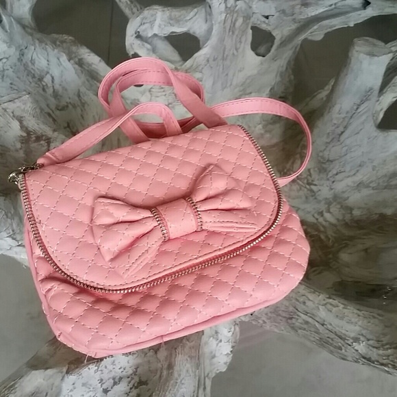 Handbags - Super cute crossbody blush bag
